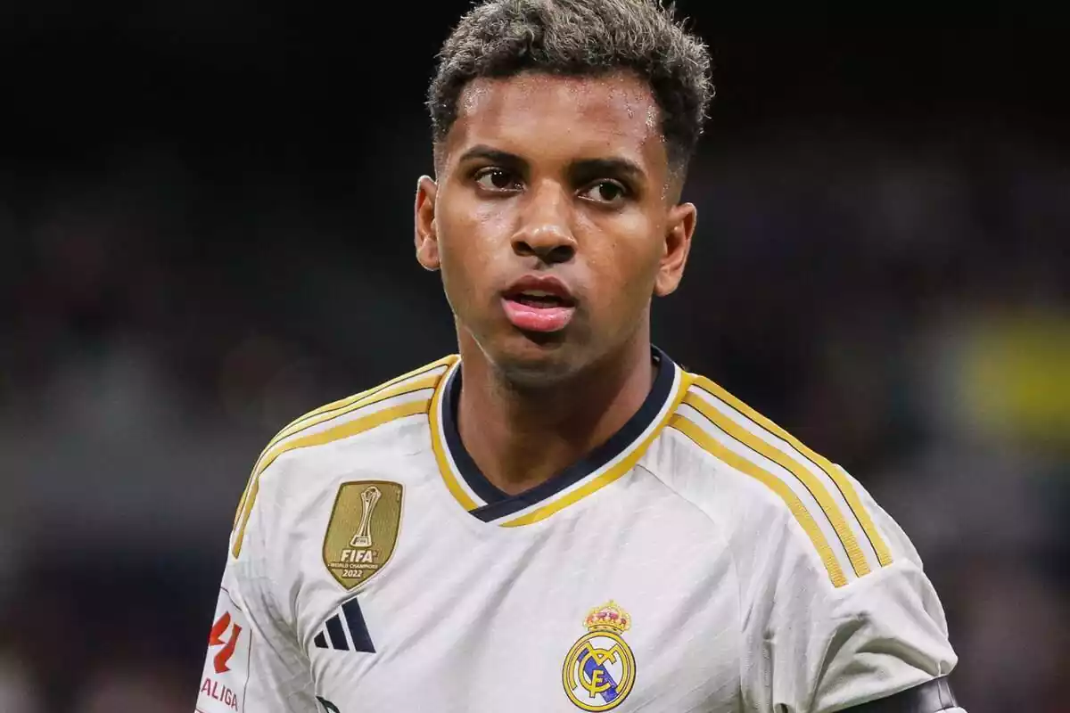 Rodrygo Goes con la mirada perdida