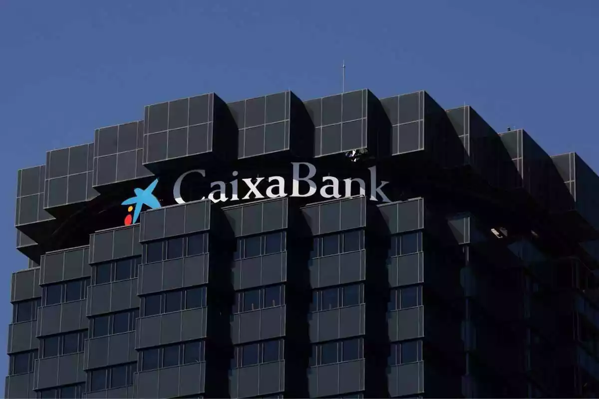 Sede del banco CaixaBank visto desde el exterior