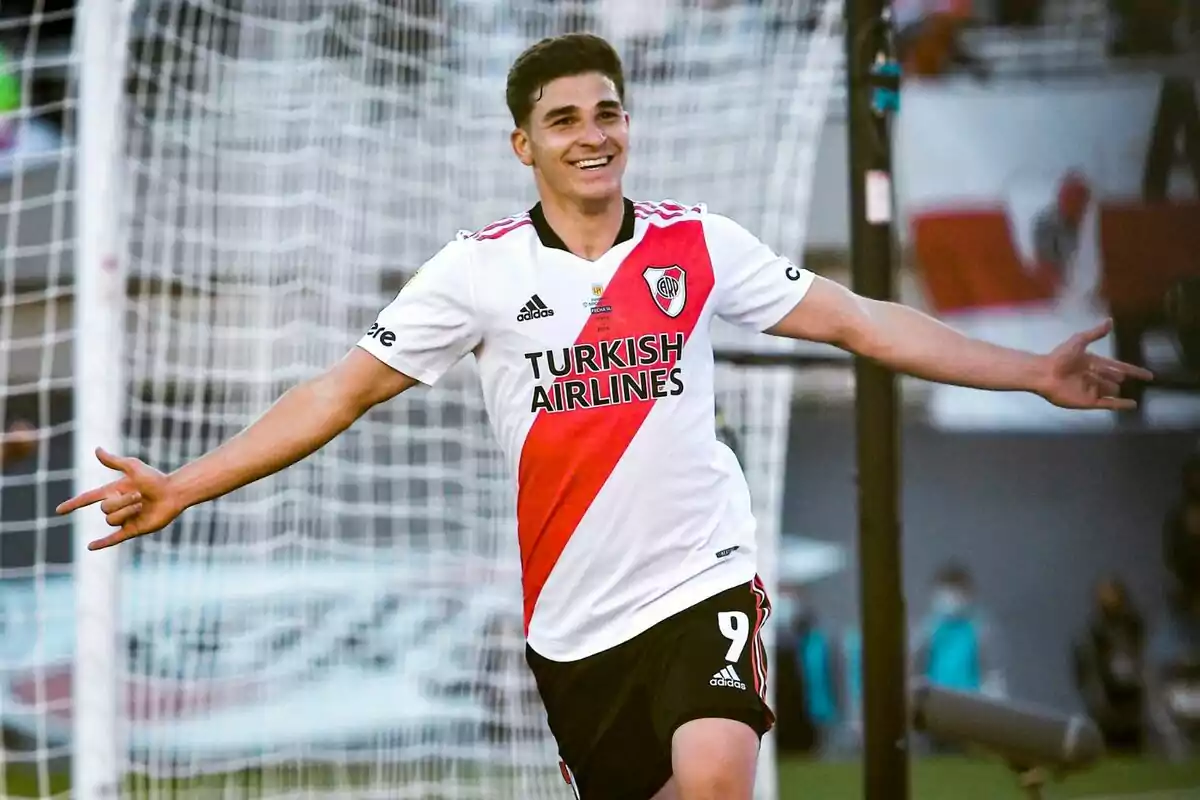 Julián Alvarez marcó seis goles en un partido de la Copa Libertadores con River Plate