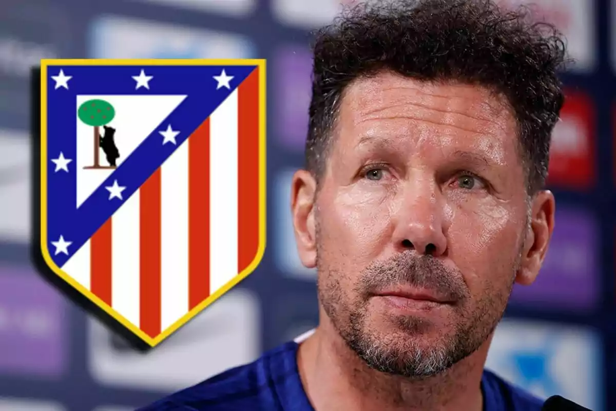 Imagen de Simeone con el escudo del Atlético de Madrid