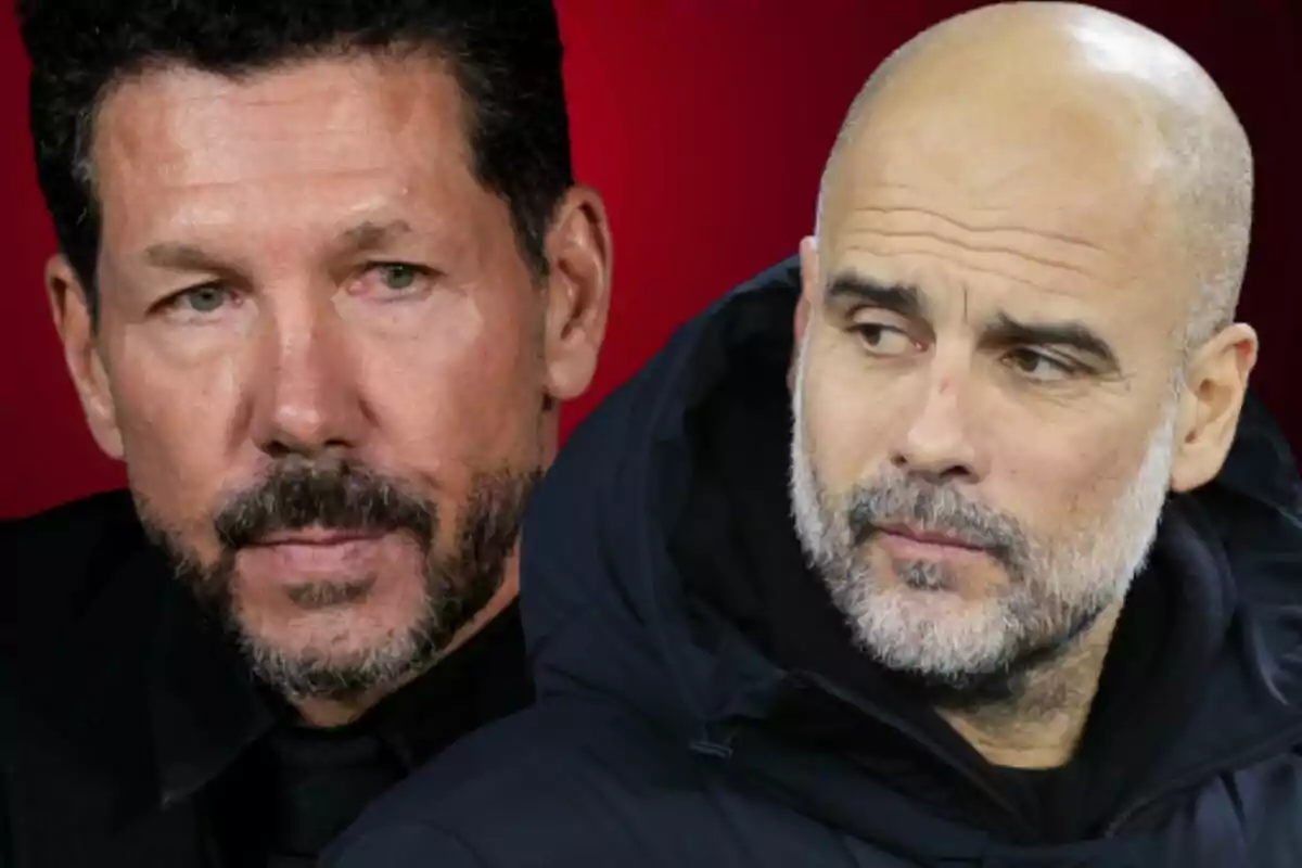 Dos entrenadores de fútbol mirándose con expresiones serias sobre un fondo rojo