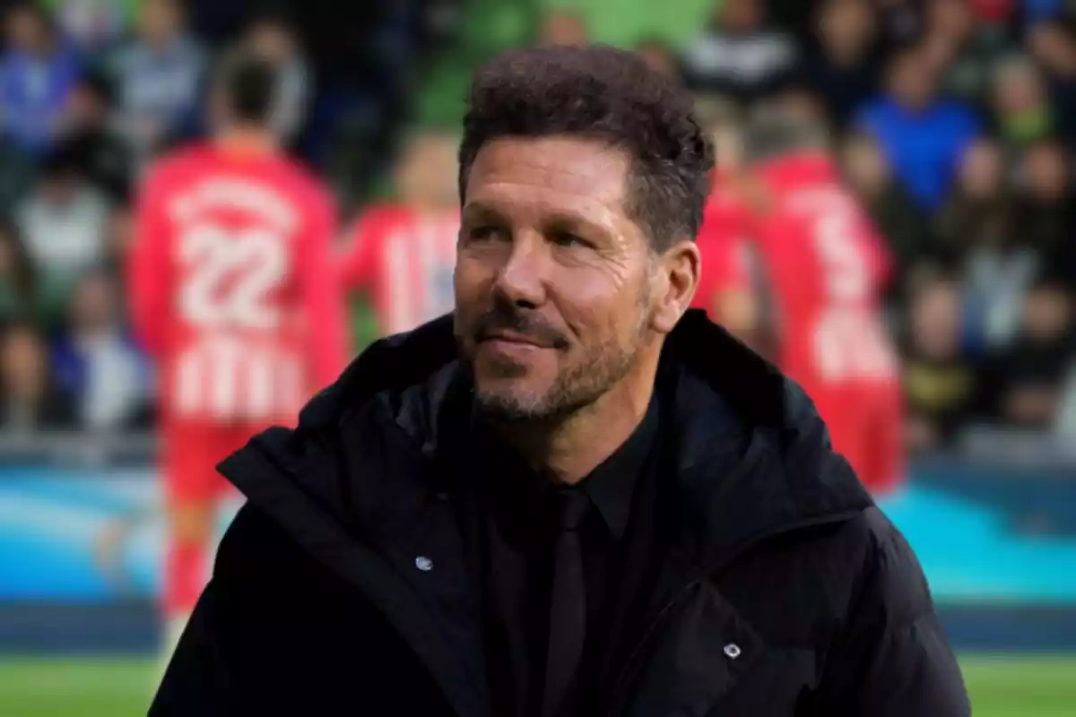 Imagen de Simeone en un montaje con jugadores del Atlético de Madrid