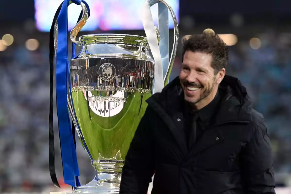 Imagen de Simeone con el trofeo de la Champions League