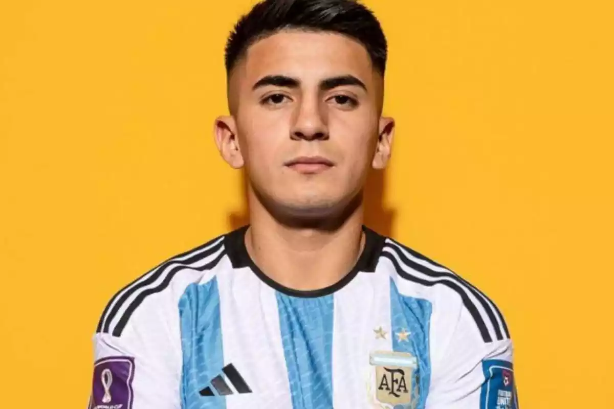 Imagen de Thiago Almada con la camiseta de la selección argentina