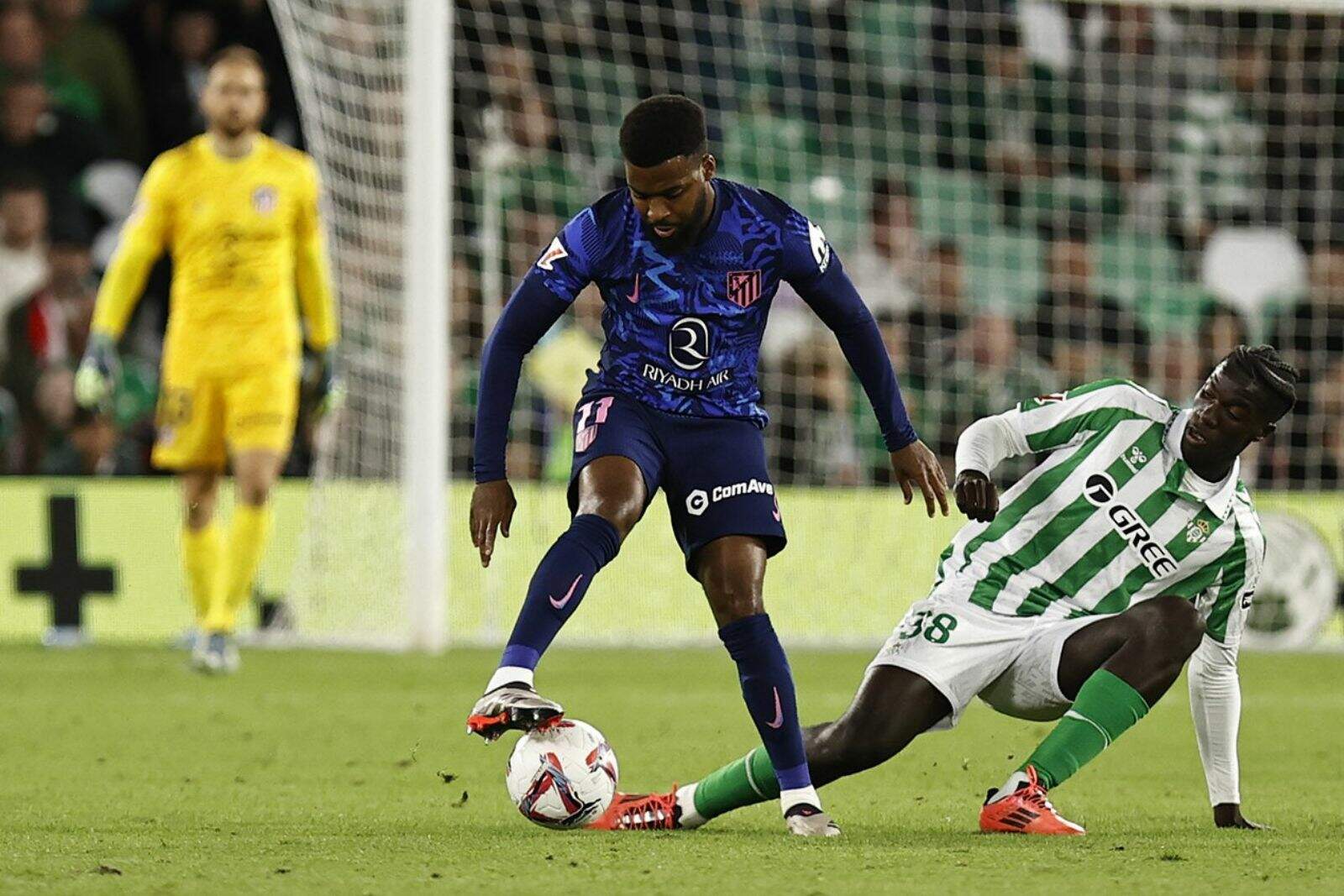Thomas Lemar ante el Real Betis
