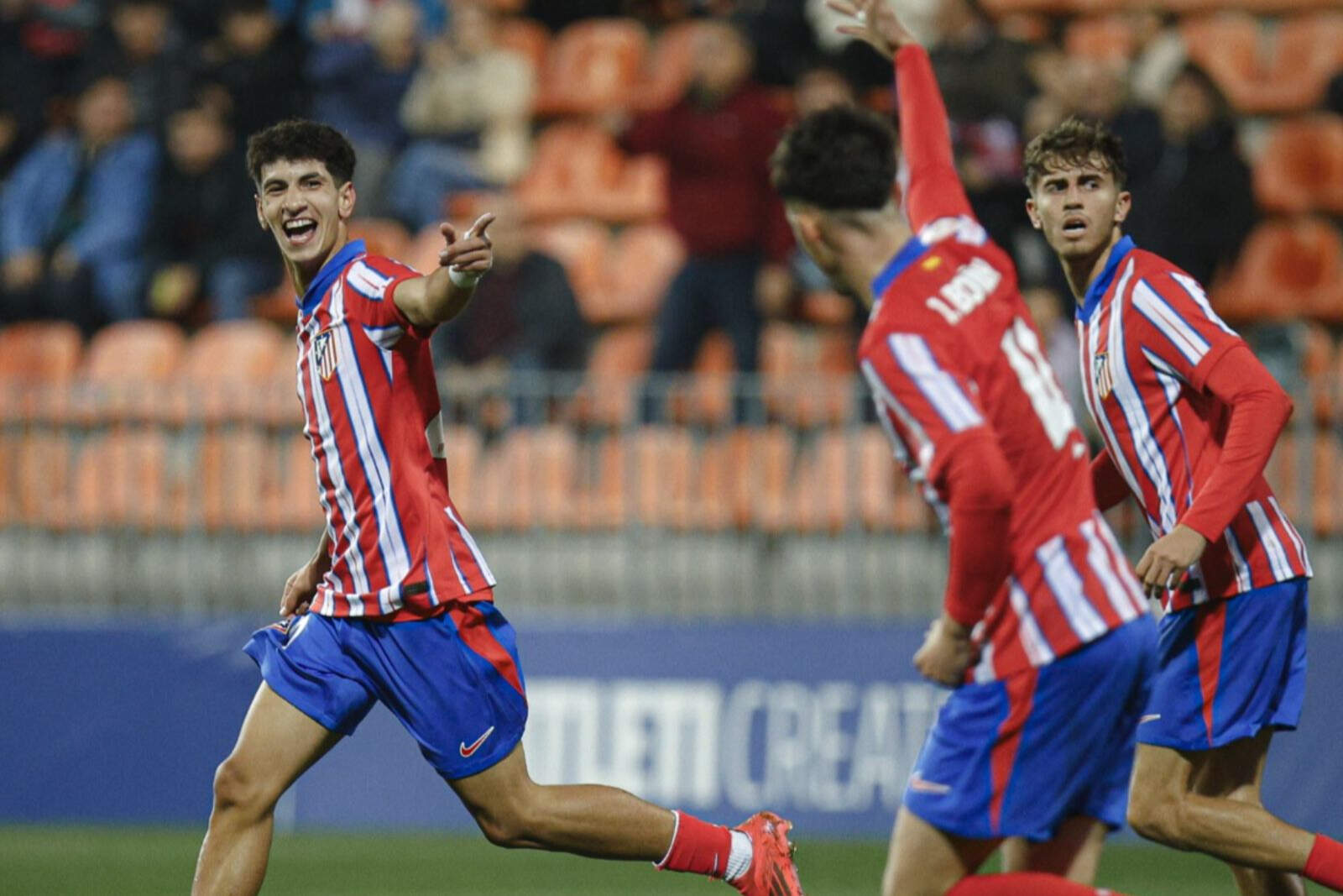 Rayane celebrando el empate