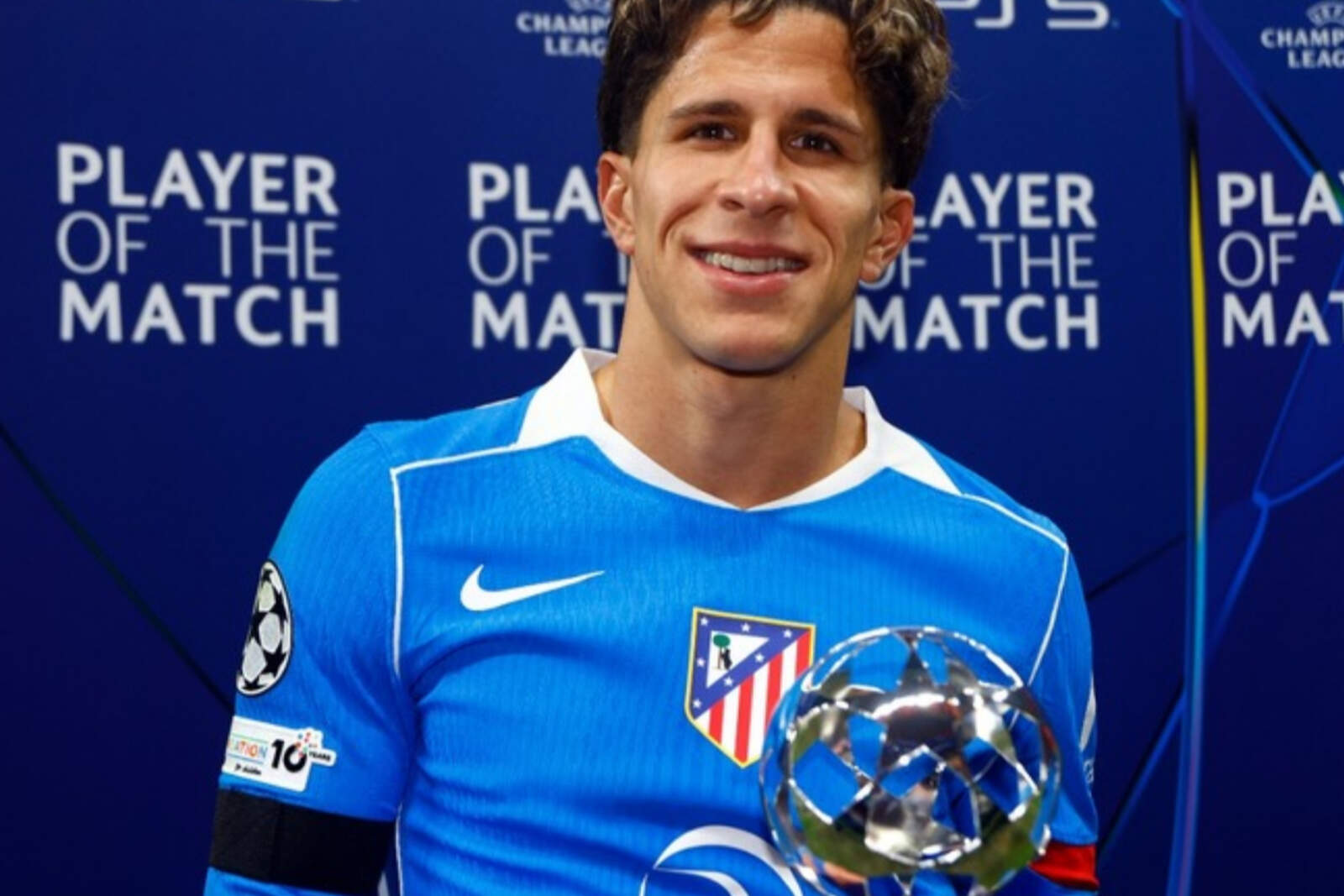 Giuliano Simeone recibió el premio al MVP del partido
